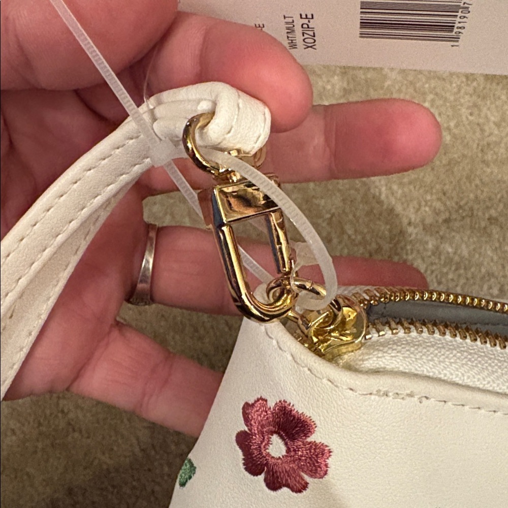 NWT Betsey Johnson Floral Wallet 🌼 - Picture 5 of 6